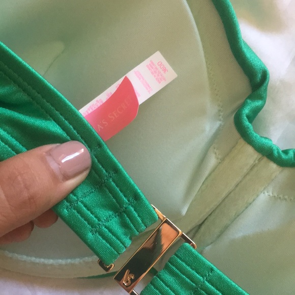 Strapless Victoria’s Secret bikini top - Picture 3 of 4